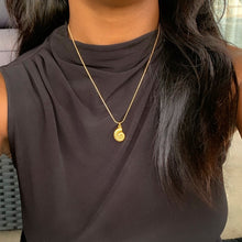 Load image into Gallery viewer, Gold shell necklace
